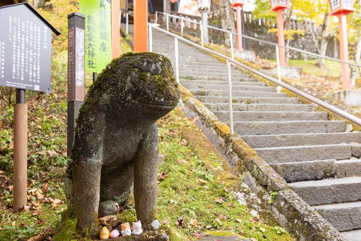 旧軽井沢から旧碓氷峠へ。縁結びの神社と紅葉も美しい茶屋の名物もちを味わって