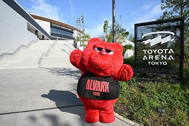 【写真】チームマスコットのルーク。アルバルク東京の応援はもちろん、「TOYOTA ARENA TOKYO」の公式アンバサダーも務めている ©︎ALVARK TOKYO