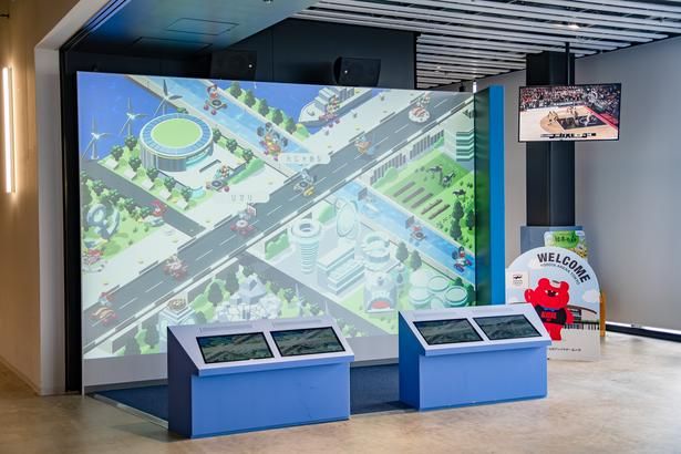 「MOBILITY・KIDS AREA」の大型モニターに、自分で作ったクルマを走らせよう