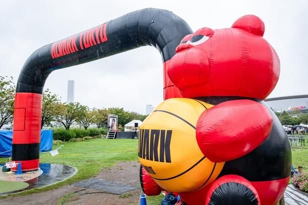 ルークのゲートが「ALVARK PLAY PARK」の目印