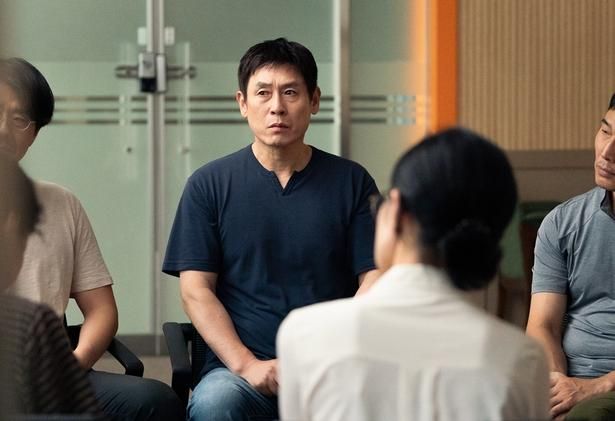 工場からの解雇で人生が大きく変わったホソク(ソル・ギョング) Netflix映画『もしもの愛』一部劇場にて10月23日(金)よりNetflix独占配信(11月6日)に先立ち先行公開