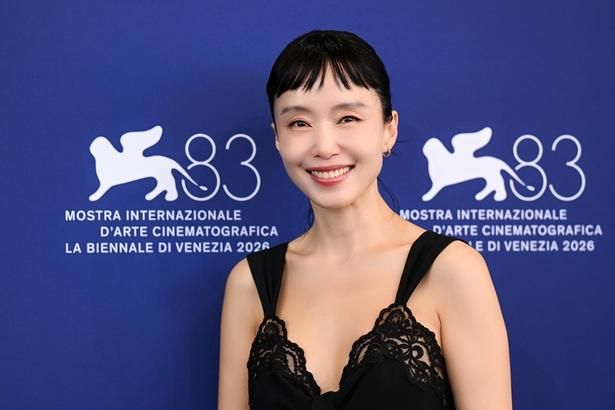 黒のドレスで登場！優雅な姿を見せたチョン・ドヨン Netflix映画『もしもの愛』一部劇場にて10月23日(金)よりNetflix独占配信(11月6日)に先立ち先行公開