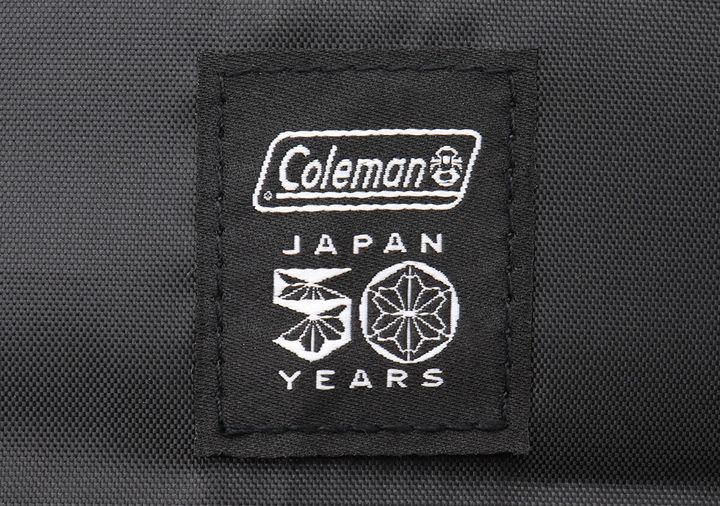 日本上陸50周年を記念したコールマンの特別な黒いタグ