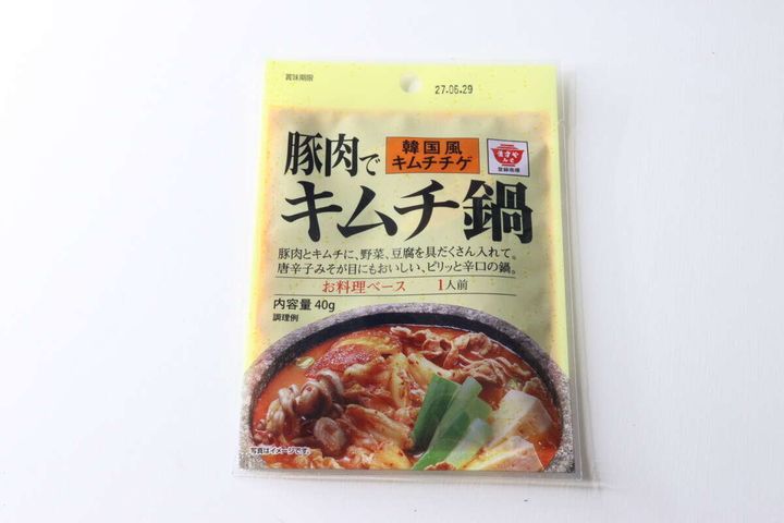 豚肉でキムチ鍋と書かれたますやみそキムチ鍋の素のパッケージ正面