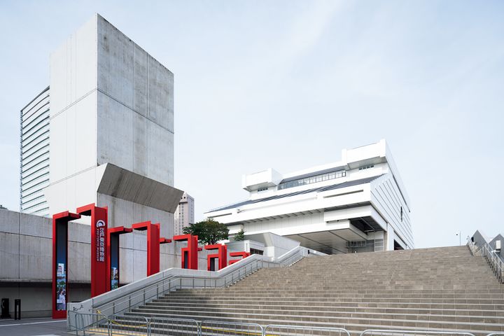 〈江戸東京博物館〉の外観