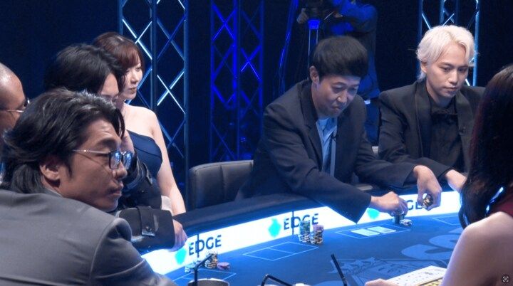 【映像】小籔とかまいたち山内が“フラッシュ同士”で激突した瞬間