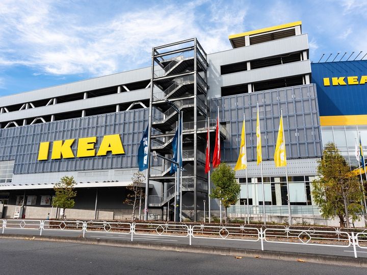 IKEA（イケア）の「RASSLA ラッスラ 収納 5段」は、ハンガーレールに吊り下げて使える5段の布製収納です。帽子やバッグなどクローゼットまわりの小物を整理できる使い勝手が評判の本商品を紹介します。