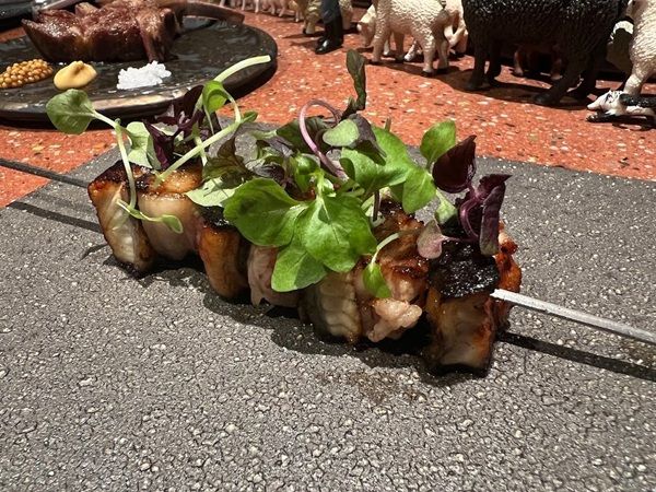 炭火×世界の羊肉×厳選日本酒の新スタイル「炭羊 Lamb ＆ Sake」オープン！JR東京駅直結の、気軽に入れる“羊のIzakaya”