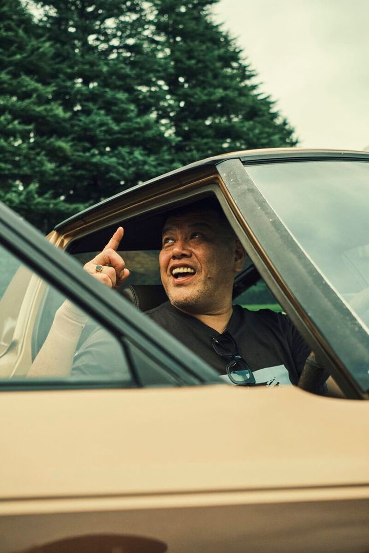 野性爆弾くっきー！が愛車『プレジデント』を長年愛する理由「車もギターもズタボロが好き」愛車7台＆旧車バイクへの深すぎるこだわり