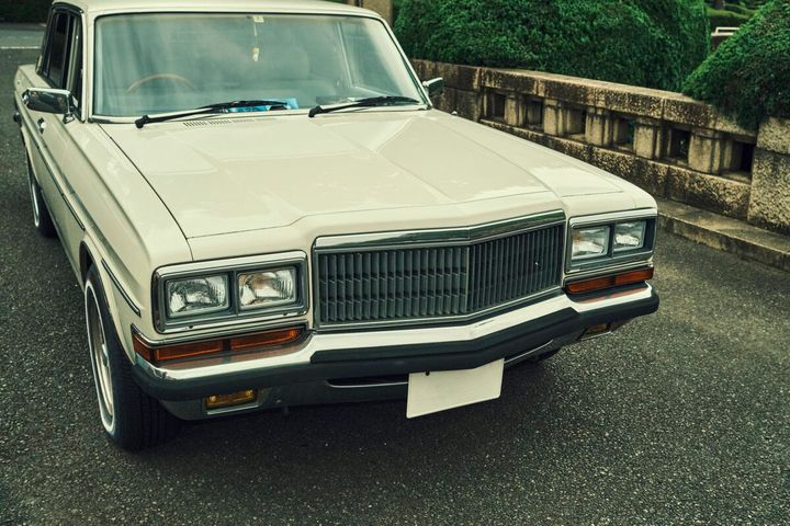 野性爆弾くっきー！が愛車『プレジデント』を長年愛する理由「車もギターもズタボロが好き」愛車7台＆旧車バイクへの深すぎるこだわり