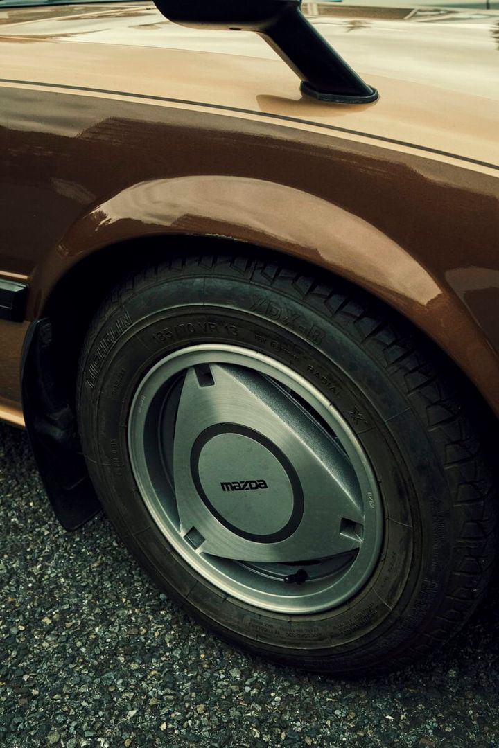野性爆弾くっきー！が愛車『プレジデント』を長年愛する理由「車もギターもズタボロが好き」愛車7台＆旧車バイクへの深すぎるこだわり