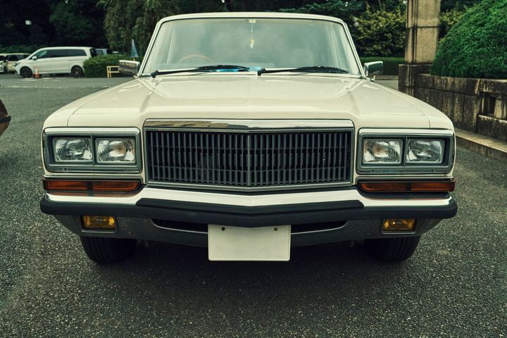 野性爆弾くっきー！が愛車『プレジデント』を長年愛する理由「車もギターもズタボロが好き」愛車7台＆旧車バイクへの深すぎるこだわり