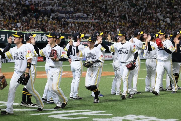 「福岡ソフトバンクホークス」の選手たち（2026年10月16日、時事撮影）