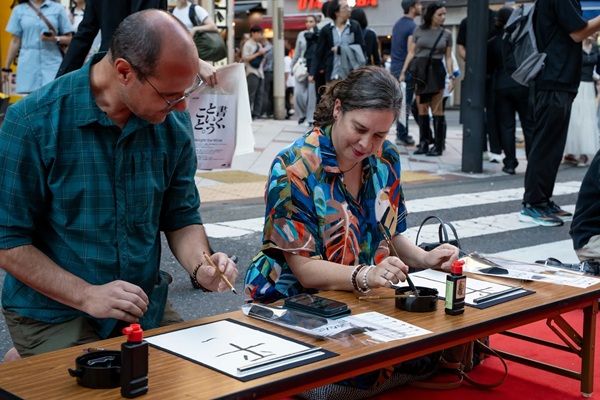 渋谷ファッションウィーク2026秋と日本習字教育財団がコラボ！書道パフォーマンスや体験会を実施
