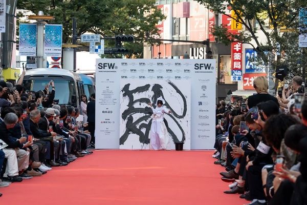 渋谷ファッションウィーク2026秋と日本習字教育財団がコラボ！書道パフォーマンスや体験会を実施