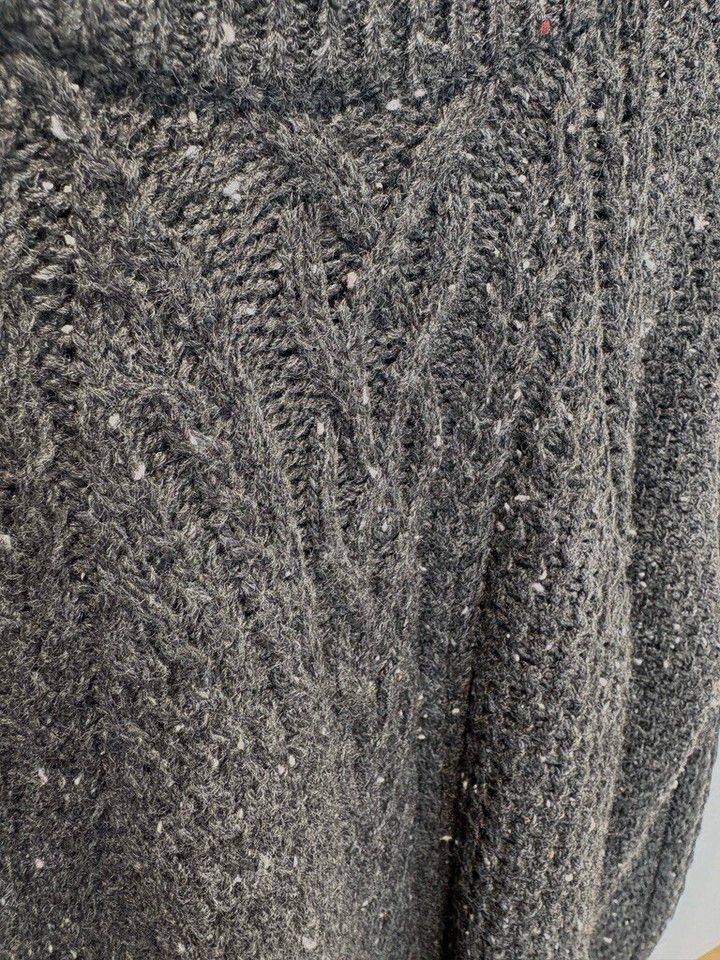色み：遠目ではグレー、近くで見ると「あ、単色じゃない！」