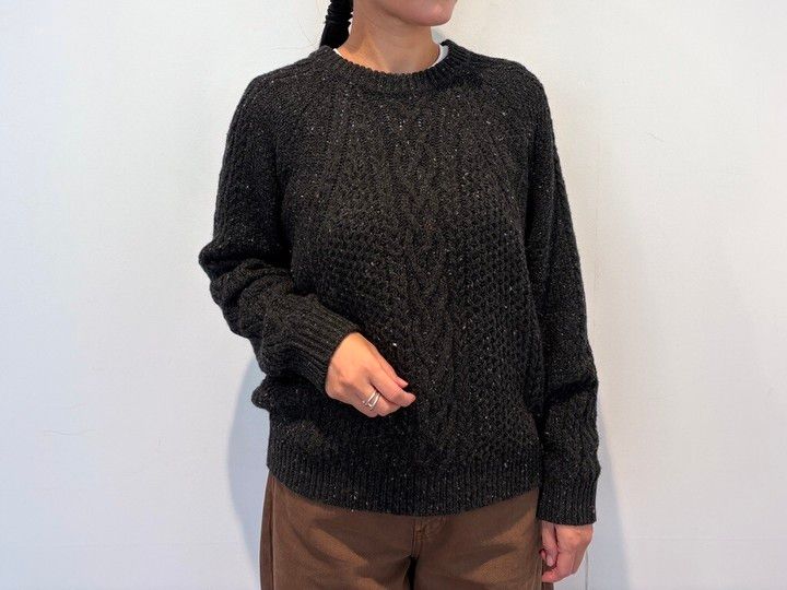 ユニクロ「ローゲージケーブルクルーネックセーター」￥3990