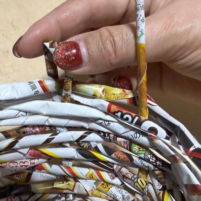 溜まった「チラシ」でレトロかわいいアイテムができちゃった♡【おうちで簡単ハンドメイド】 