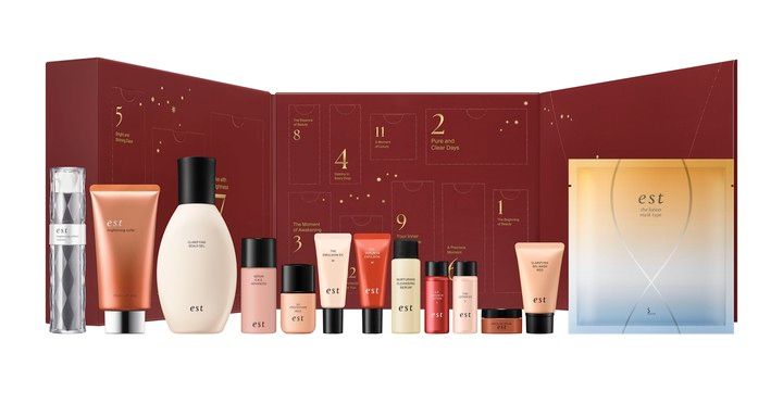 エスト ホリデーコレクション 2026 ￥28600（2026年11月6日限定発売）クリスマスコフレ2026 【セット内容：エスト ブライトニング エフェクト エッセンス 30g（現品）［医薬部外品］、エスト セラム ワン アドバンスド 30g（ミニ）［医薬部外品］、エスト G.P. セラムイン ローション T 20mL（ミニ）、エスト ザ ローション EXT 20mL（ミニ）、エスト G.P. セラムイン エマルジョン M 14g（ミニ）、エスト ザ エマルジョン EX M 14g（ミニ）、エスト ジェノリュクス クリーム 8g（ミニ）、エスト ナーチャリング クレンジング セラム 30mL（ミニ）、エスト クラリファイイング ジェルウォッシュ MED 23g（ミニ）［医薬部外品］、エスト ブライトニング エステ 125g（現品）［医薬部外品］、エスト UVプロテクション ミルク 9mL（ミニ）［医薬部外品］、エスト クラリファイイング スカルプジェル 250g（現品）、エスト ザ ローション マスク 1セット入（現品）】