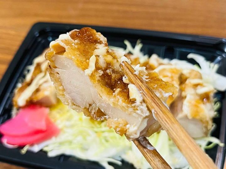 ラ・ムー：当店自慢の山賊焼き弁当ラ・ムー ジャンボメンチカツ丼