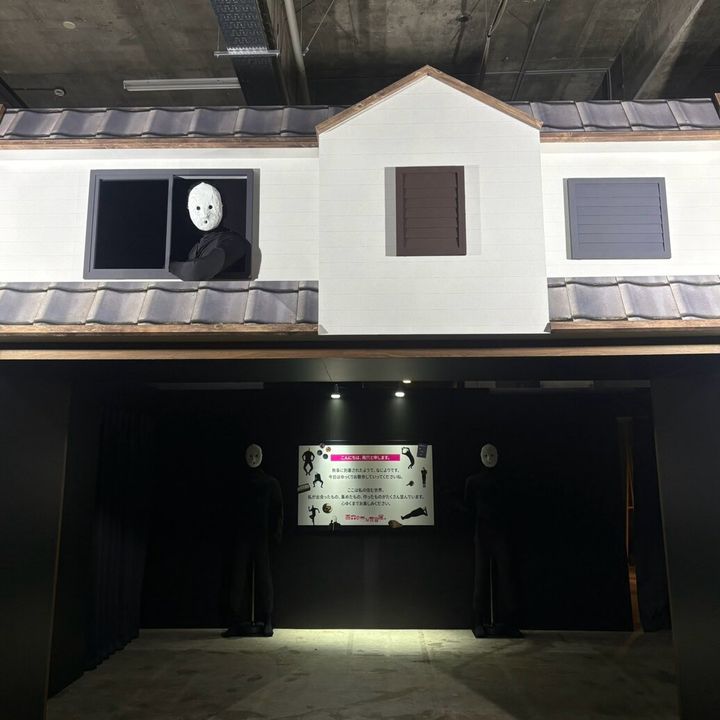 雨穴の変な世界展。 商店街