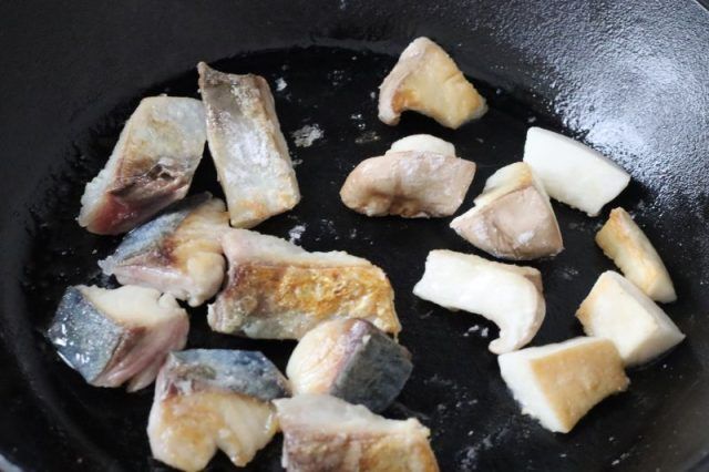 焼いたサバ