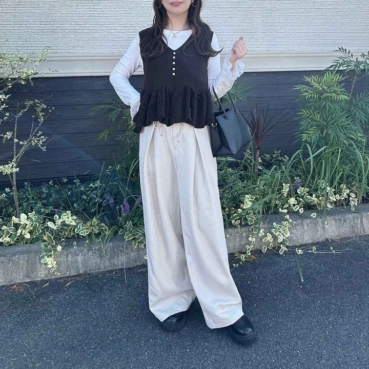 画像: タックパンツで大人っぽく