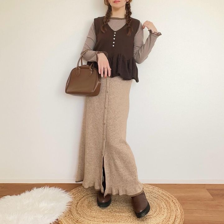 画像: ベージュ ✕ ブラウンで秋コーデ