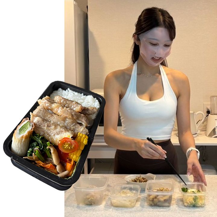 パックをしながらお弁当作り