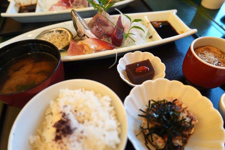 魚寅のお刺身定食