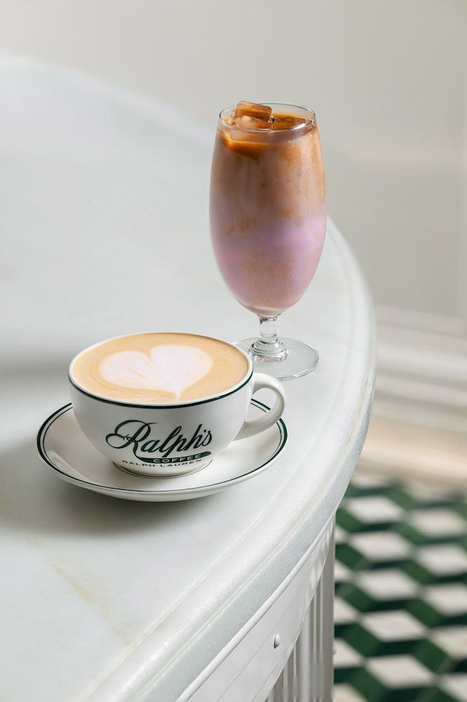 10月中ラルフズ コーヒー各店で楽しめるピンク ポニー ラテ