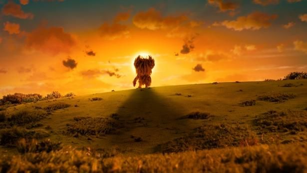 謎のもじゃもじゃ怪物が牧場に現れ…(『映画 ひつじのショーン かぼちゃ畑の怪物！』) [c] 2026 / AARDMAN ANIMATIONS Ltd - All Rights Reserved
