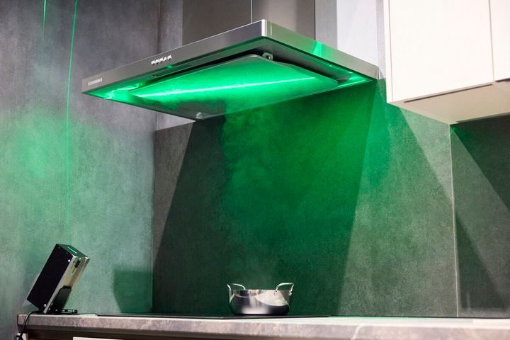 【ステーキを美味く焼けるIH？】連結できる大型ヒーター搭載！2027年発売の超最新キッチン機器を六本木で先行体験