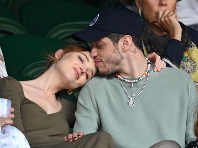 ピート・デヴィッドソンとフィービー・ディネヴァー