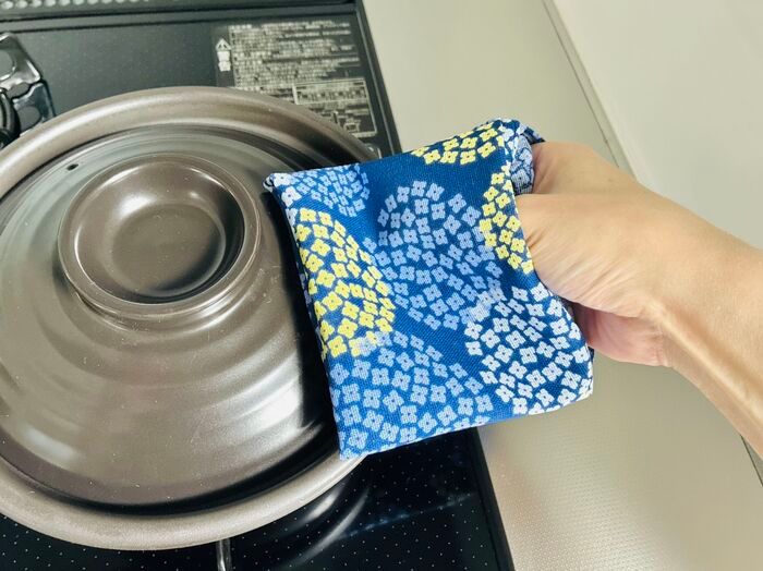 【手ぬぐいを1枚だけ用意】パタパタ折るだけで…可愛いキッチンアイテムに大変身！秋冬に大活躍のライフハックです♪