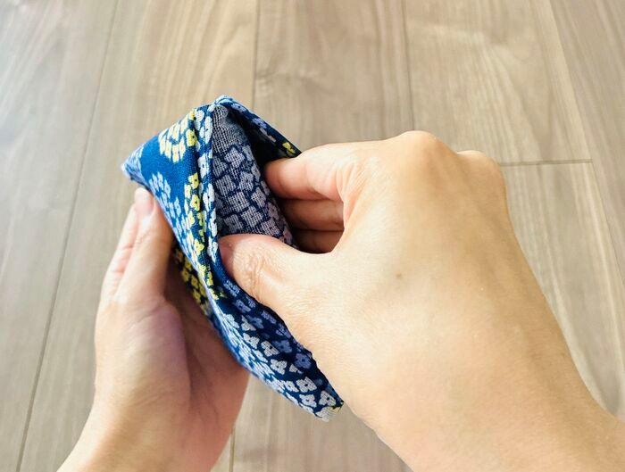 【手ぬぐいを1枚だけ用意】パタパタ折るだけで…可愛いキッチンアイテムに大変身！秋冬に大活躍のライフハックです♪