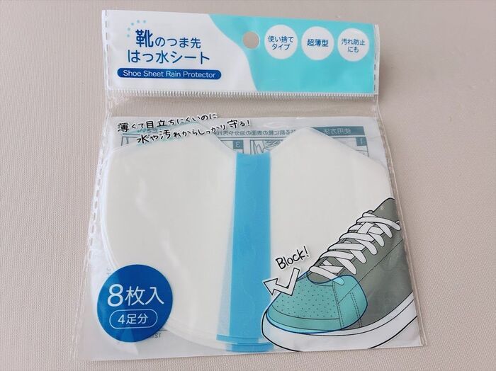 【セリア】雨の日、靴のつま先がぐっしょり…を防げる？貼るだけの『撥水シート』を試してみた！