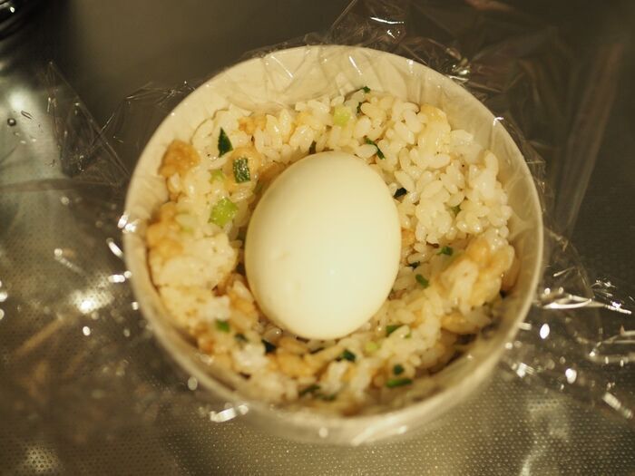 『天かす』と『めんつゆ』で、こんなにウマいの！？一度食べたらやみつき♡絶品たぬきおにぎり