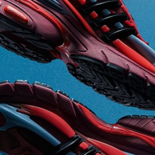 【アディダス新作】ファレル・ウィリアムスが手がける“クラゲスニーカー”に新色登場！流線形ソールと蓄光ディテールが際立つレッド＆ストーム