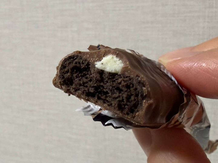 業務スーパー：クッキー＆クリームチョコレート
