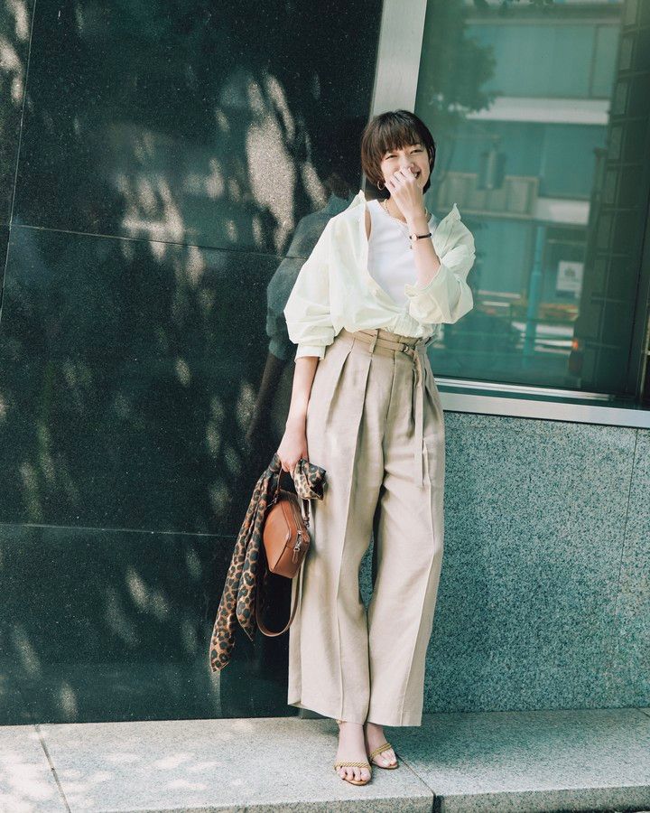 佐藤栞里 ブラウスコーデ