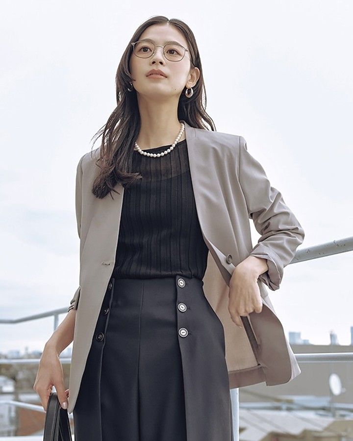 松木育未 ジャケットコーデ