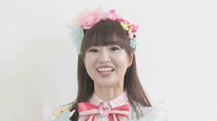 【写真・画像】美脚が話題の“奇跡の57歳”女性芸人、楽屋でも欠かさない“太もも＆ヒップアップ” 「なかなかできない」の声 1枚目