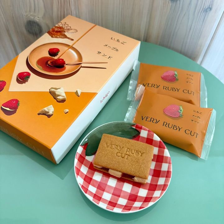 VERY RUBY CUT いちごメープルサンド