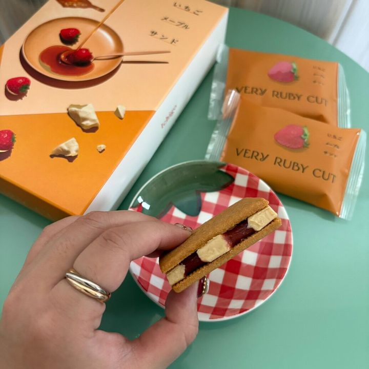 VERY RUBY CUT いちごメープルサンド