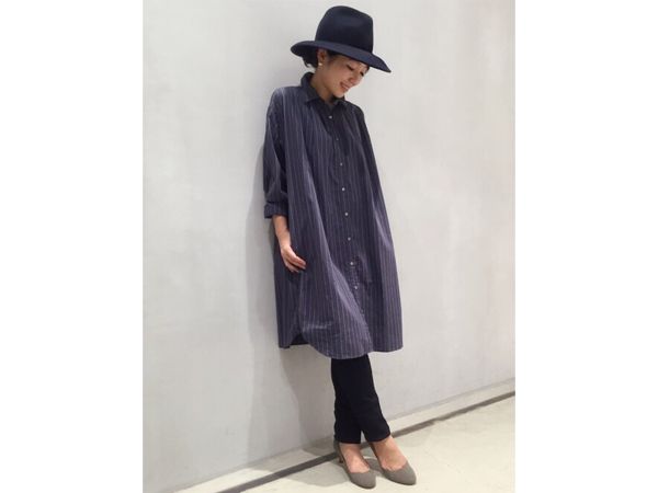 ピンストライプ柄シャツワンピースの着こなし例