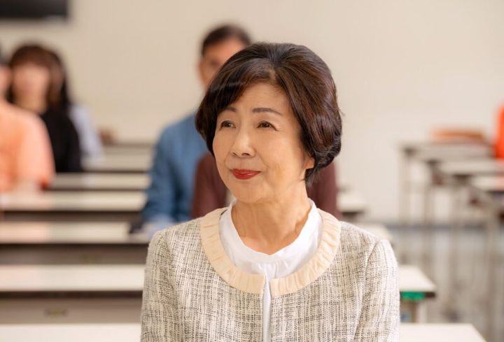 『富士山と、コーヒーと、しあわせの数式』で44年ぶりの映画主演をはたした市毛良枝。 ©2025「富士山と、コーヒーと、しあわせの数式」