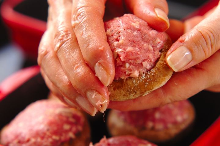 肉詰めシイタケのクリームグラタンの作り方1