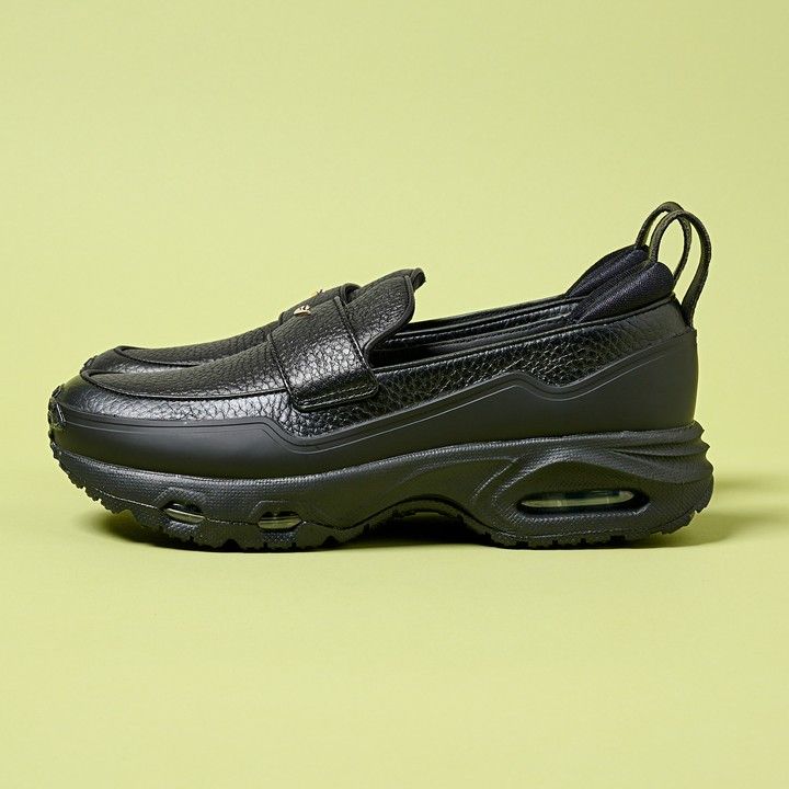 「ナイキ」の「AIR MAX PHENOMENA」￥20130 サイド