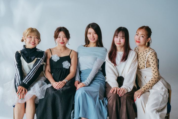 Prime Video『ラブ トランジット35+』（左から）参加者のみさとさん、かなこさん、かえでさん、まおさん、ようこさん
